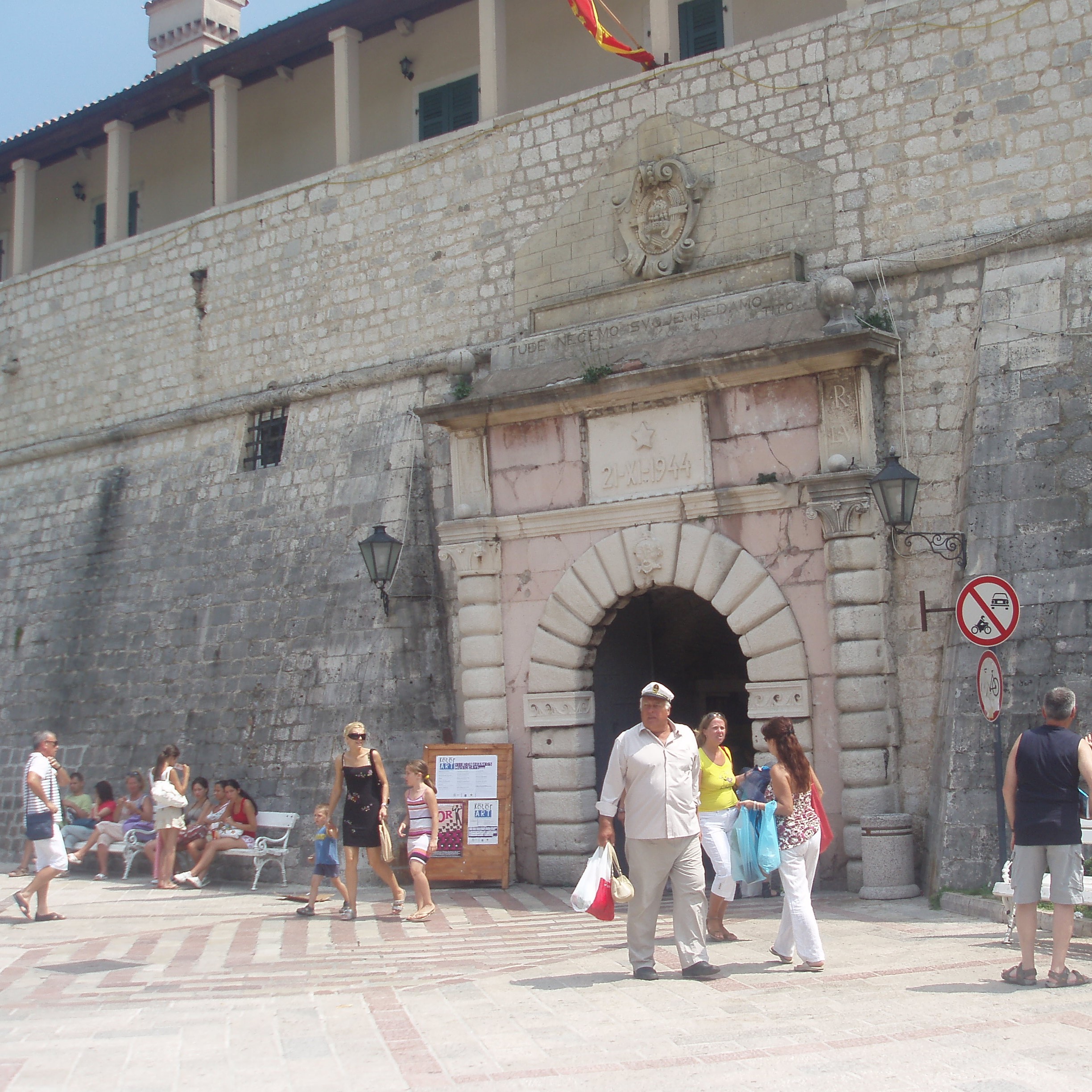 Main entrance to Kotor Old Town P1010406